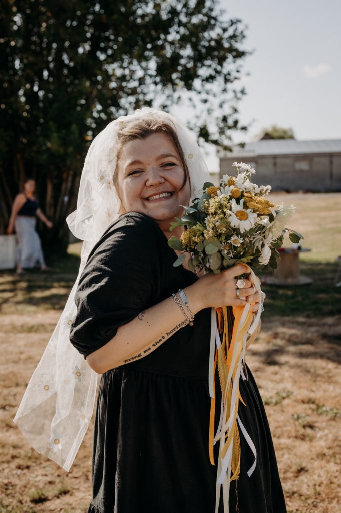 gagnante du jeu du ruban, bouquet de fleur, mariage
