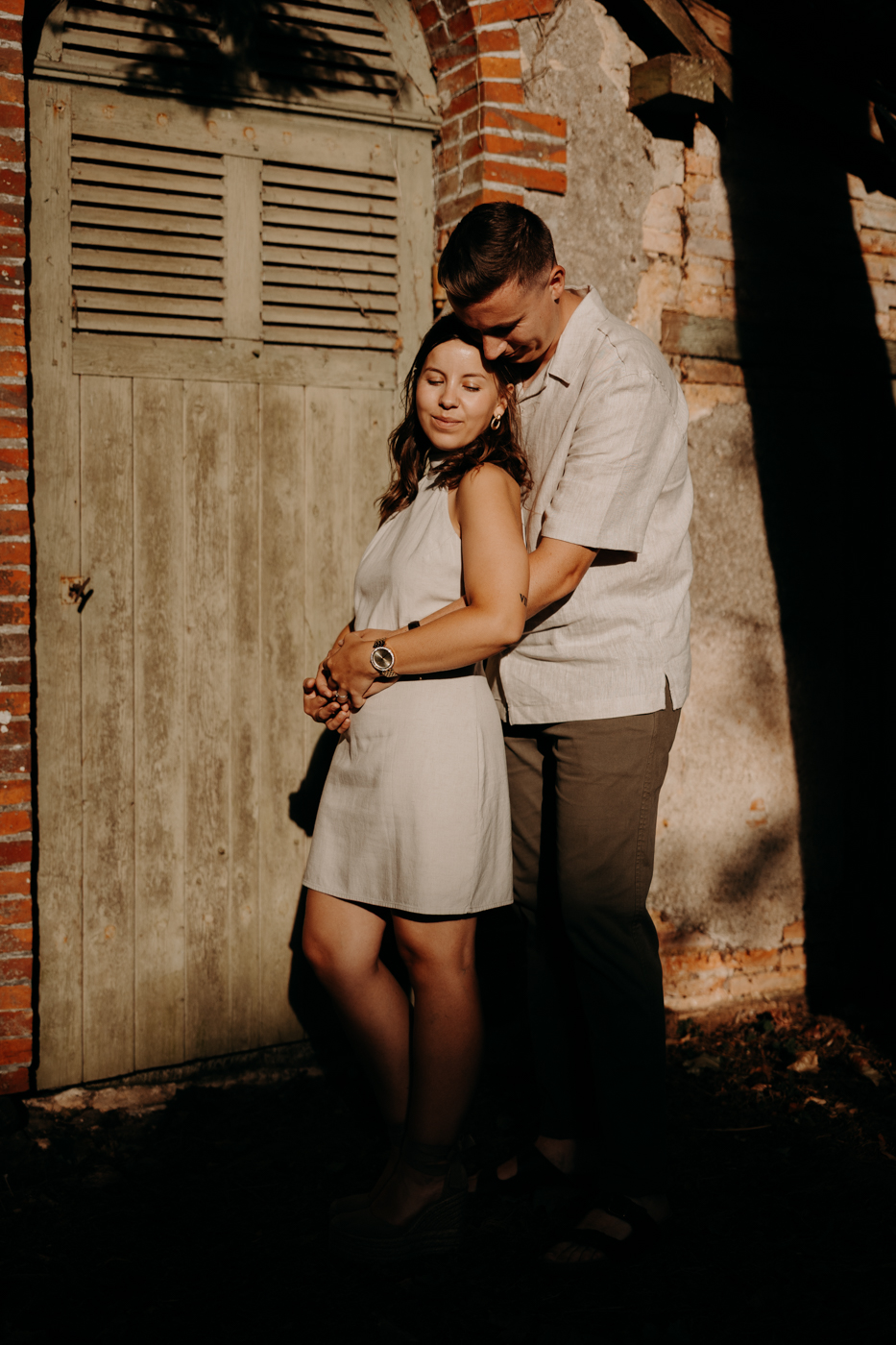 Séance couple avant mariage, manoir, chateau, mayenne - 251