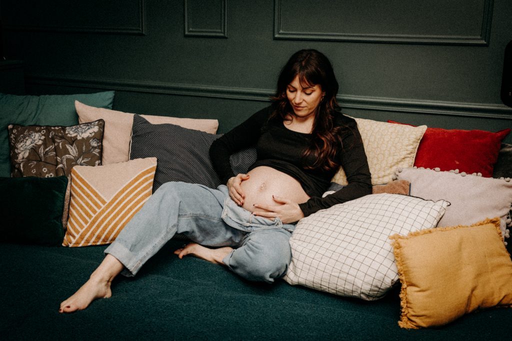 Séance photo grossesse maison chic brocante mode mayenne - 12