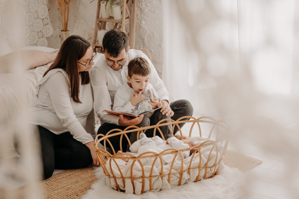 moment de vie studio pendant la séance naissance